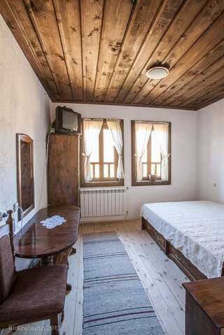 Загородные дома Guest House Vesko & Suzi Ковачевица Двухместный номер с 1 кроватью и видом на горы-4